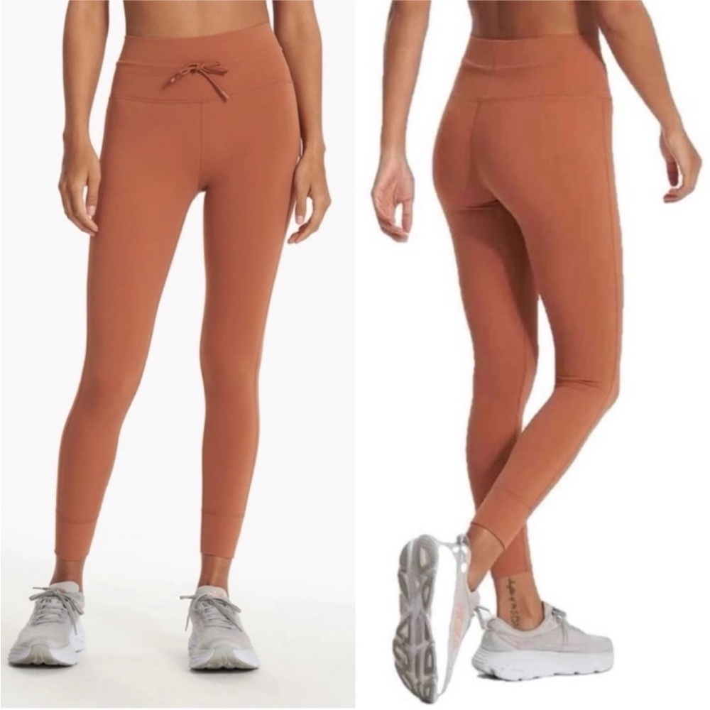 VUORI Daily Legging in Hazelnut Breathelnterlock Stretch Knit Fabric Small